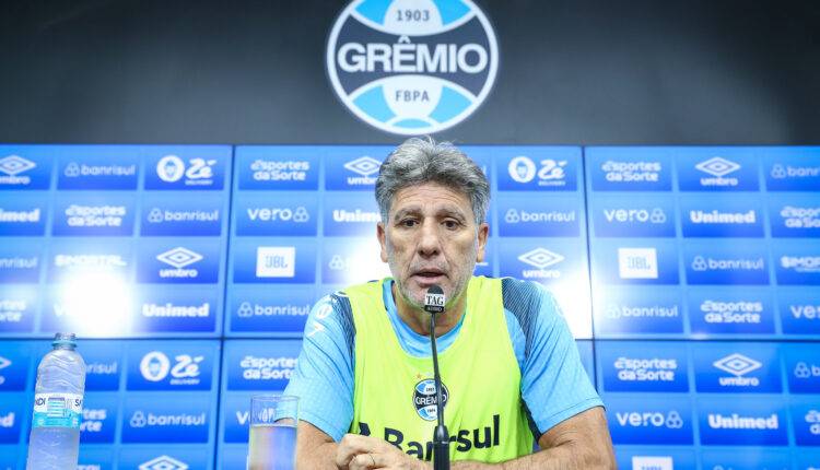 Renato em coletiva pelo Grêmio