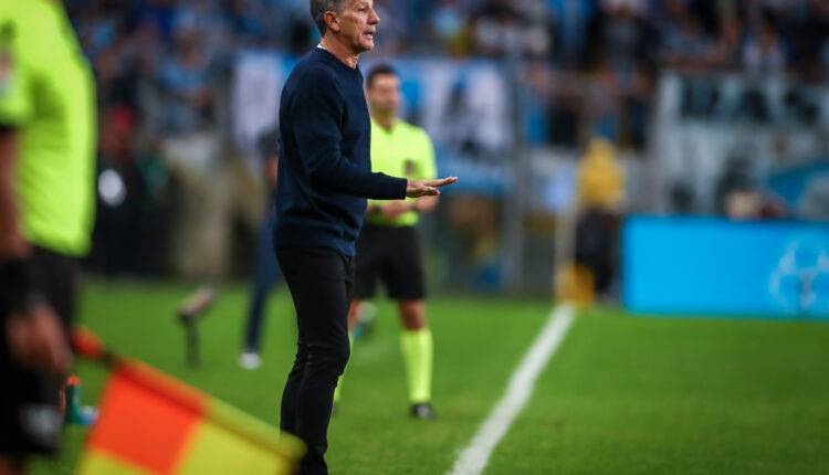 Renato falou de Suárez e sua situação no Grêmio