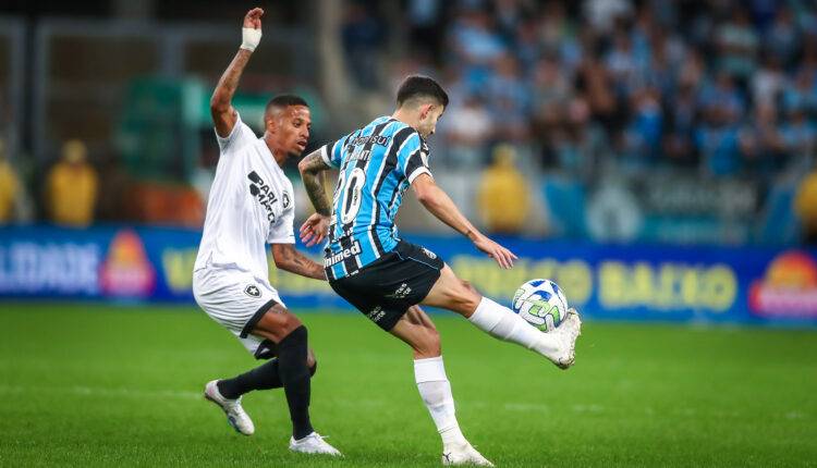 Botafogo bateu o Grêmio na Arena