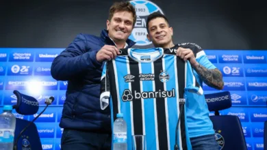 O campeão da Libertadores de 2017 que aconselhou Iturbe antes do acerto com o Grêmio Iturbe apresentado pelo Grêmio