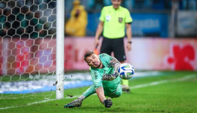 Grêmio de Renato vem bem em pênaltis