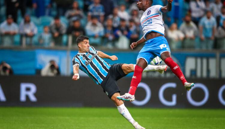 Suárez fica no Grêmio de Renato para se tratar