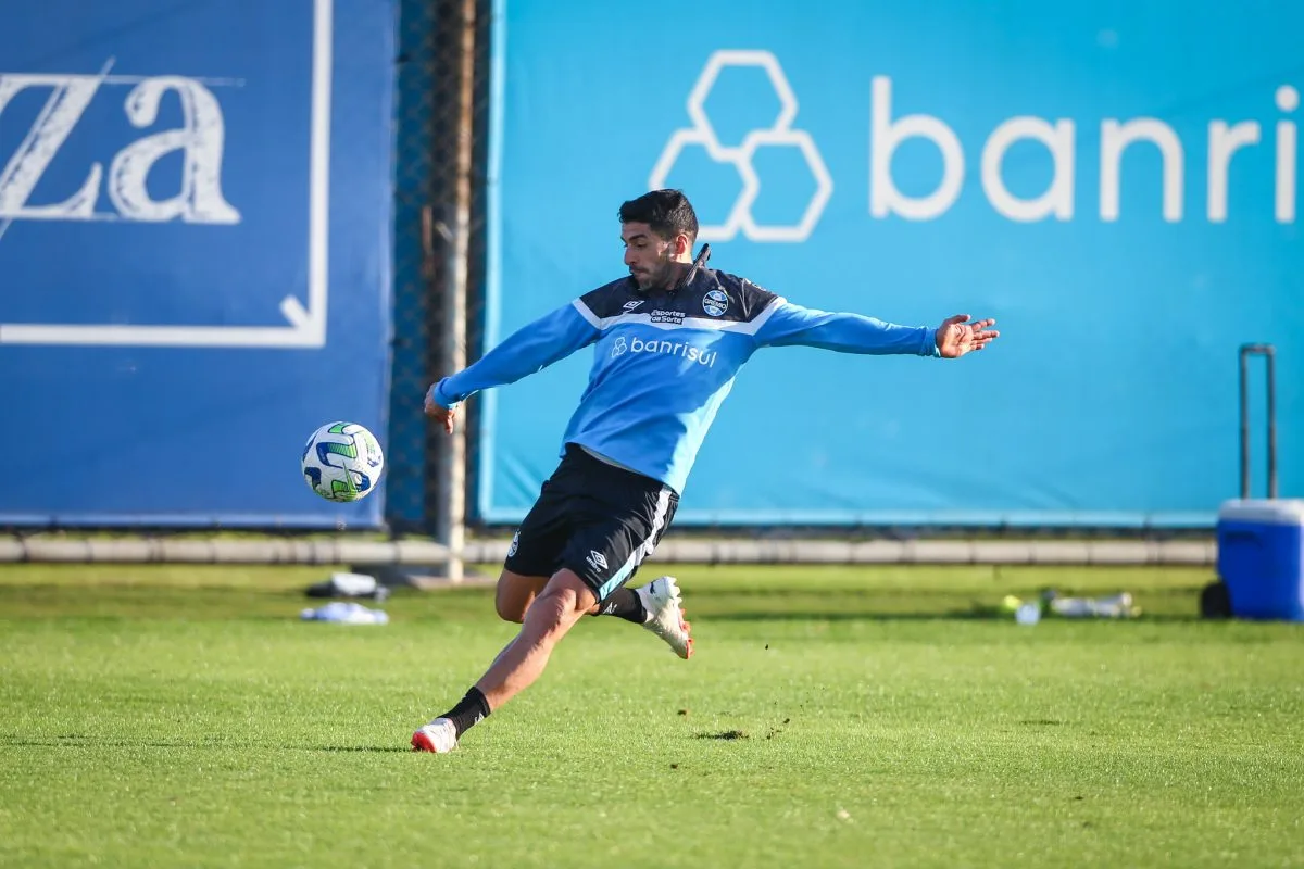 Grêmio x Flamengo: o que se sabe sobre a presença de Luis Suárez horas antes da partida Suárez em treino pelo Grêmio