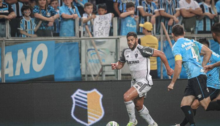 Atlético-MG teve Hulk como titular contra o Grêmio de Kannemann