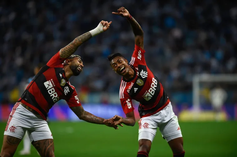 Gabigol liga para narrador após comentários em transmissão do jogo contra o Grêmio Gabigol