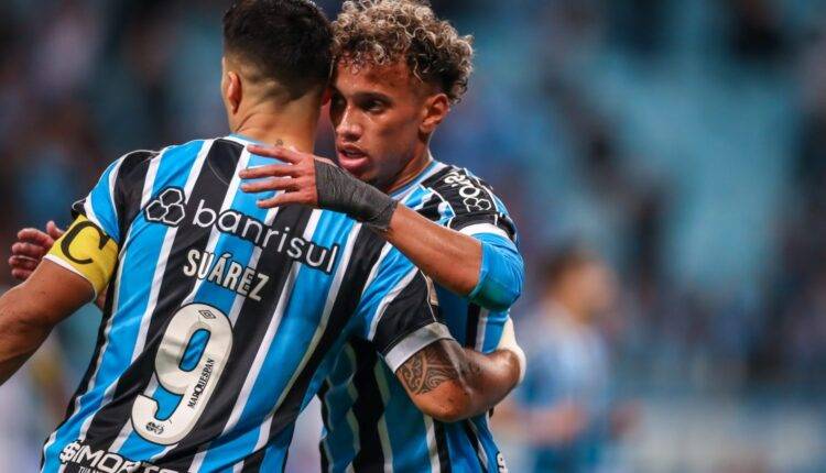 Bitello e Suárez juntos pelo Grêmio