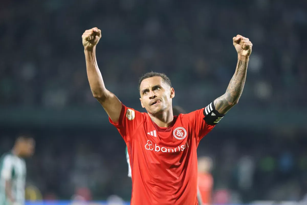 Na web, Alan Patrick registra felicidade pelo retorno de Gabriel aos gramados: "Exemplo de superação" Alan Patrick fica suspenso pelo Inter