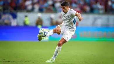 Direto de Salvador, repórter explica por que estranhou postagem "irritada" de Suárez na web Suárez no Grêmio