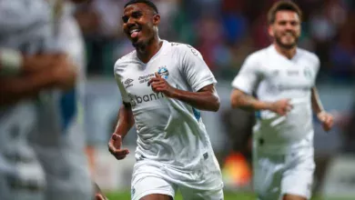 Sem jogar nas últimas partidas, Cuiabano deverá ser titular do Grêmio contra o Cruzeiro Cuiabano brilhou pelo Grêmio