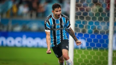 Villasanti e Carballo chegam depois da delegação e serão reavaliados pelo Grêmio antes da partida Villasanti vem fazendo muitos gols pelo Grêmio