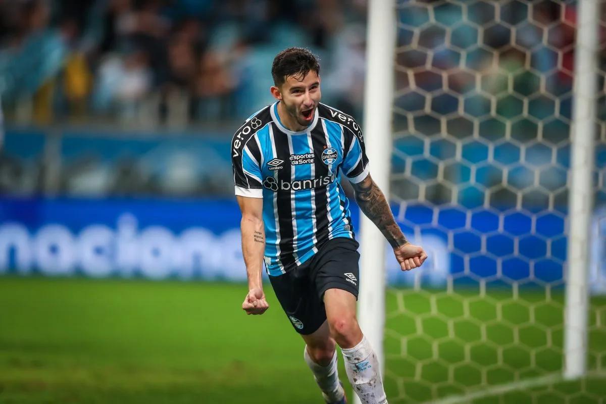 Villasanti lamenta ausência e deixa recado antes de jogo decisivo do Grêmio na Libertadores Villasanti vem fazendo muitos gols pelo Grêmio