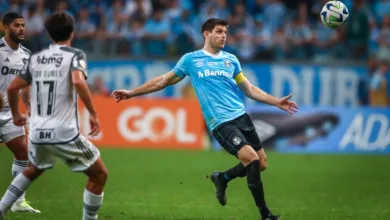 Grêmio escolhe lance decisivo de Kannemann contra o Atlético-MG para tirar onda na web Kannemann brilhou pelo Grêmio