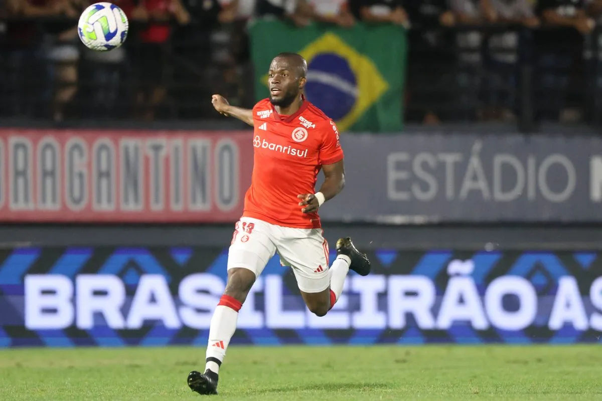 Escritor colorado publica carta aberta para Enner Valencia antes de River Plate x Inter na Argentina Inter teve Enner Valencia em disputa com Cuesta