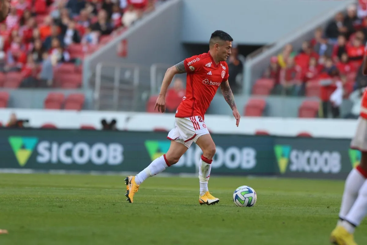 Aránguiz é dúvida no Inter