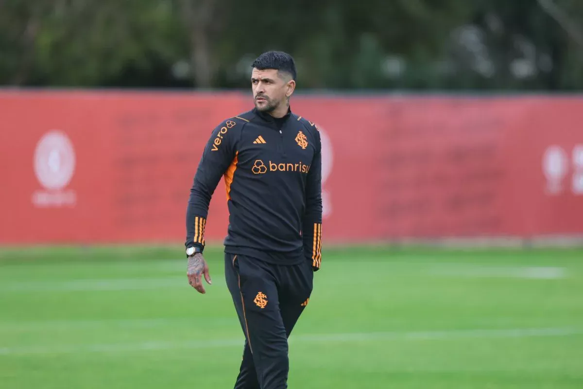 Lucho González está com "muita vontade" e vai ajudar o Inter como auxiliar, diz Coudet Inter