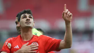 Vídeo mostra Johnny se emocionando ao ouvir palavras de Rafael Sobis sobre o seu futebol Johnny pelo Inter