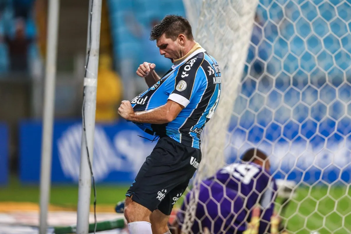 Vídeo mostra Kannemann comemorando muito o primeiro gol do Grêmio contra o Athletico Kannemann pelo Grêmio
