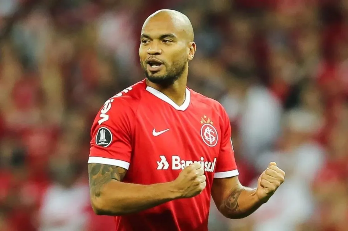 Moledo suspenso no Inter