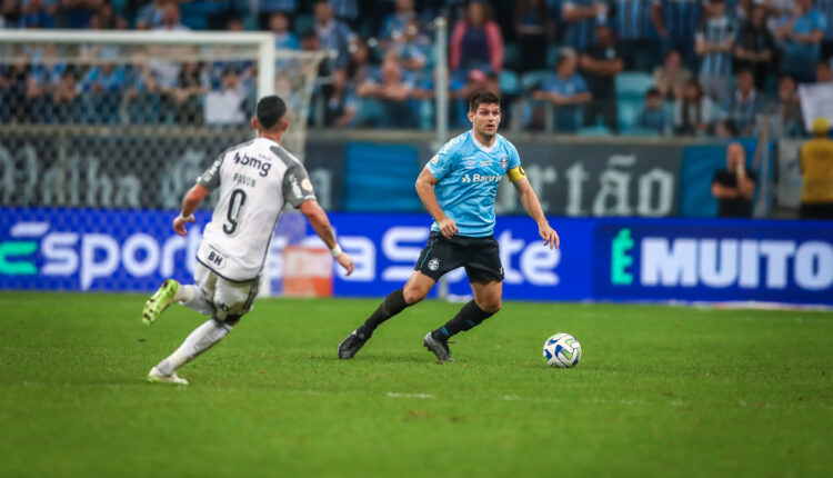 Kannemann debate futuro com o Grêmio