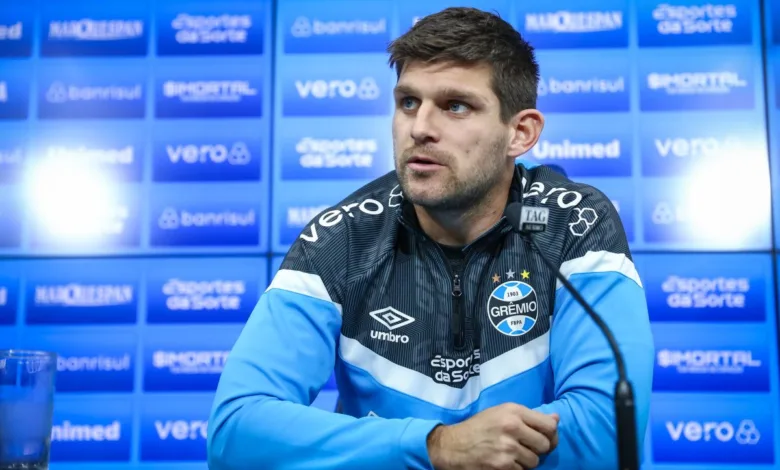 Grêmio precisa igualar proposta do Independiente até semana que vem para ficar com Kannemann Grêmio espera seguir com Kannemann