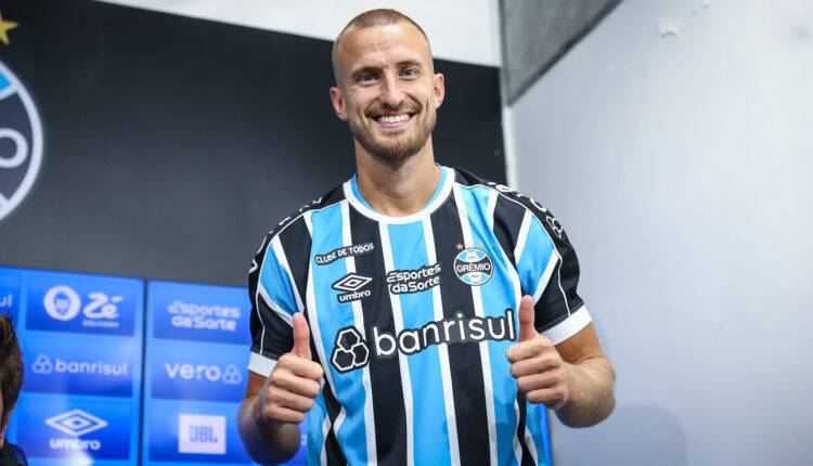 Grêmio apresentou Rodrigo Ely