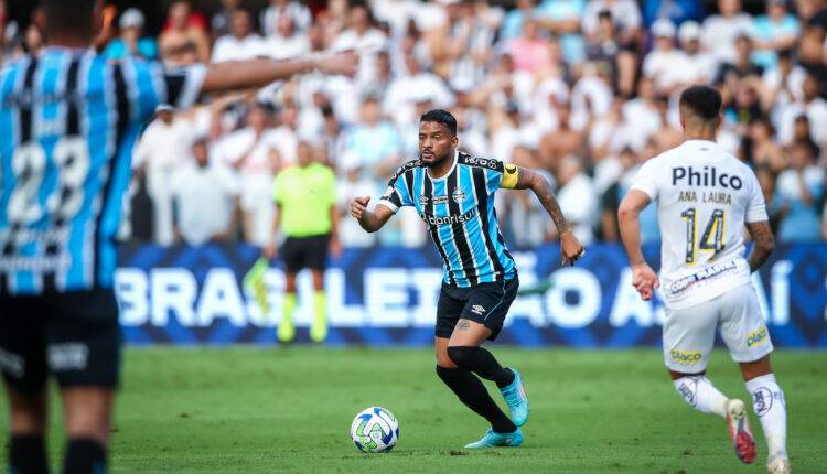 Reinaldo contra o Santos