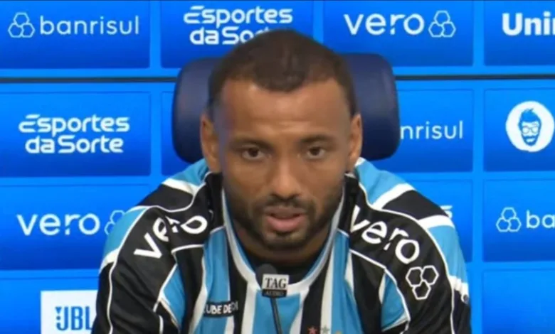 Por que o Grêmio abre a temporada de 2024 acreditando bastante em João Pedro Galvão Grêmio apresentou João Pedro Galvão