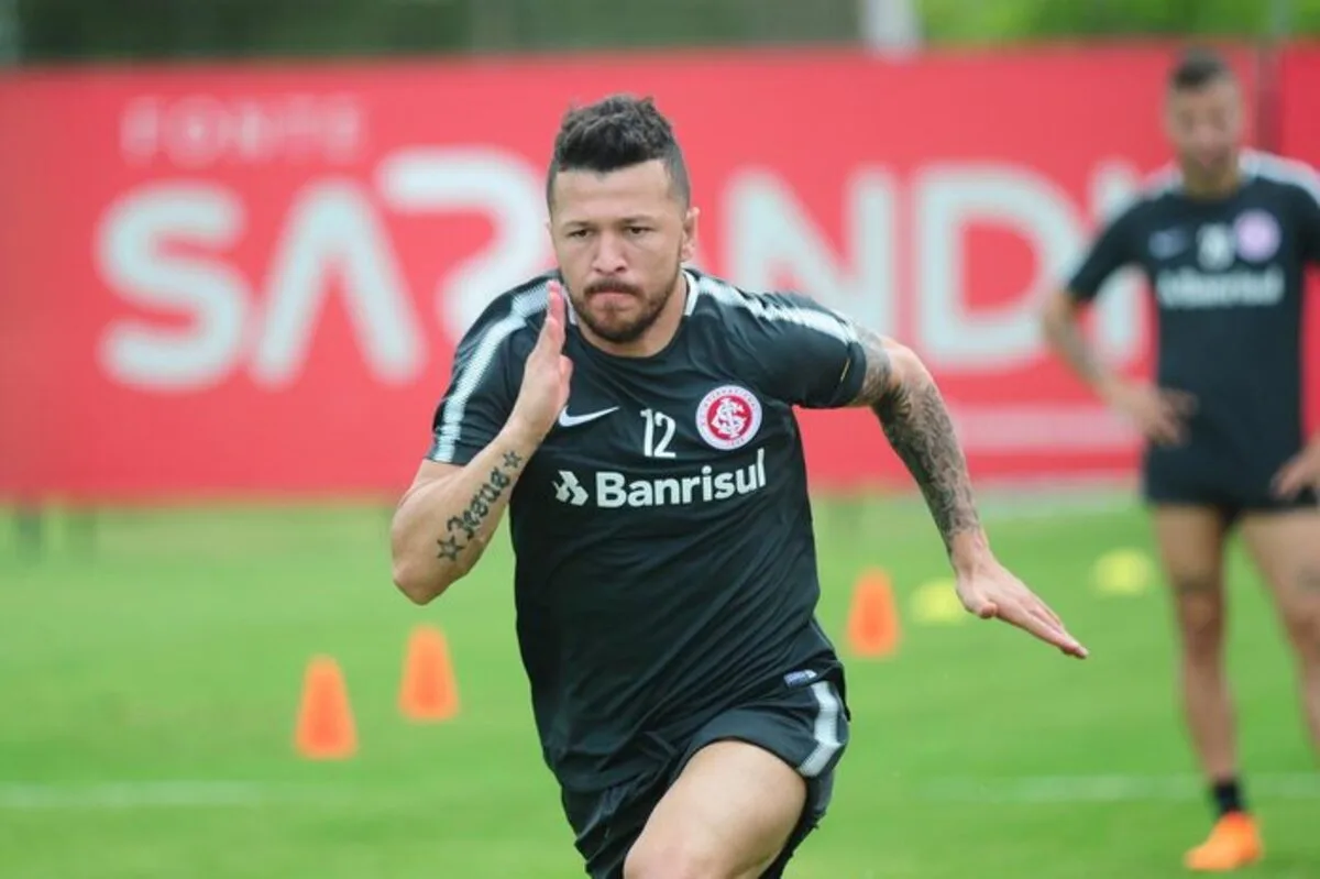 Rossi é do Vasco, que pega o Grêmio