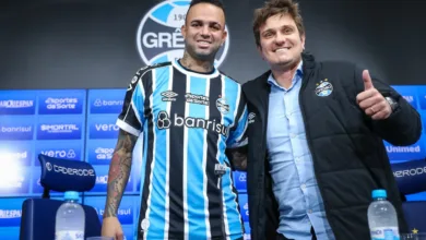Em post na web, dirigente do Grêmio diz ter vivido "um dos capítulos mais loucos" ao apresentar Luan Luan acertou com o Grêmio