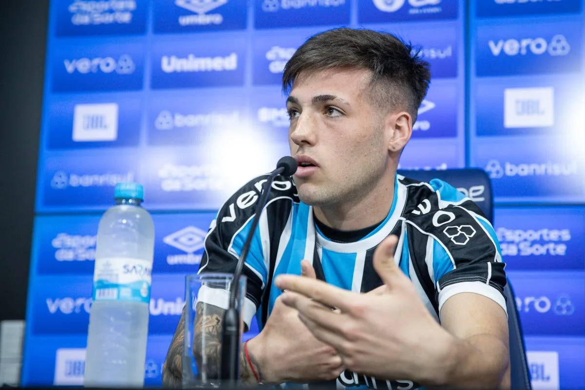 Os números da estreia de Besozzi pelo Grêmio e a análise feita por Renato após o jogo Grêmio contratou Besozzi