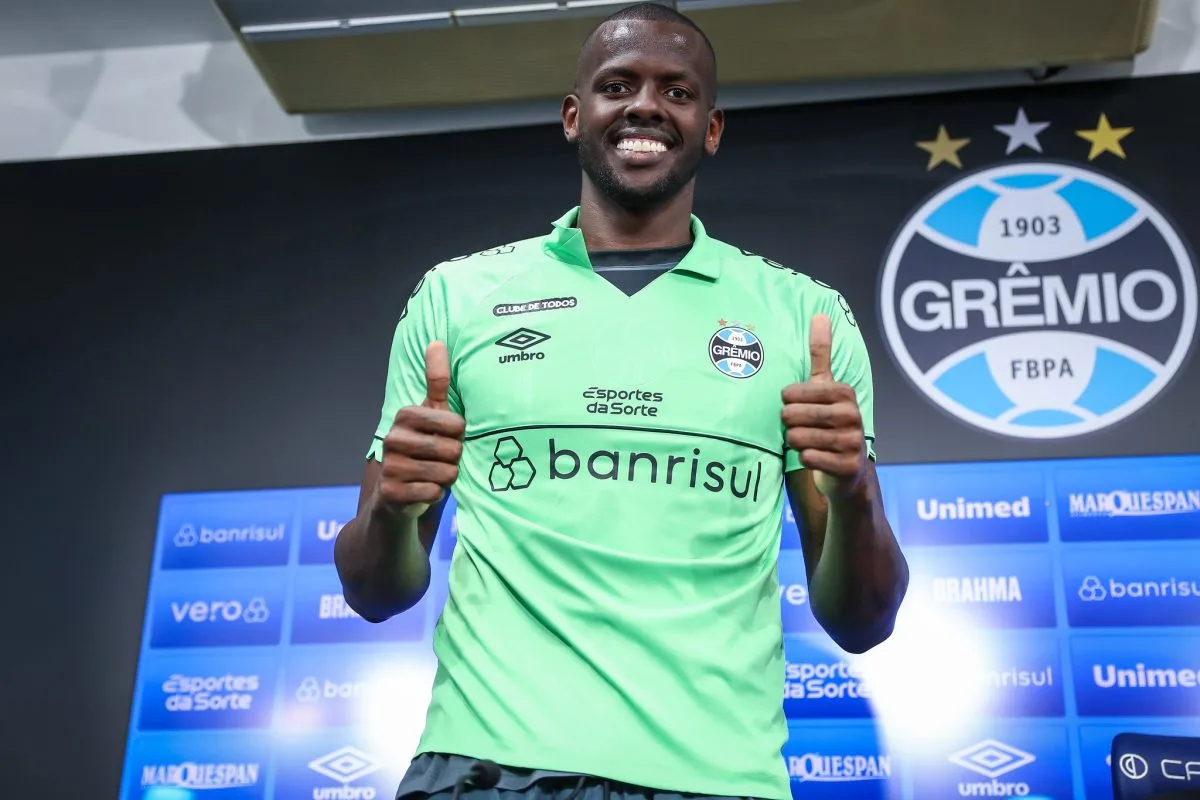 Apresentado no Grêmio, Caíque explica o caso da mensagem enviada em rede social: "Ousado" Caíque apresentado pelo Grêmio