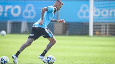 Após completar 1ª semana de treinos no Grêmio, Luan tem conversa com Renato e se manifesta na web Luan pelo Grêmio