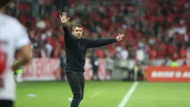 Coudet atualiza caso de Vitão, deixa escapar palavrão e mira semi: "Gostamos de jogar com nossa gente" Coudet pelo Inter