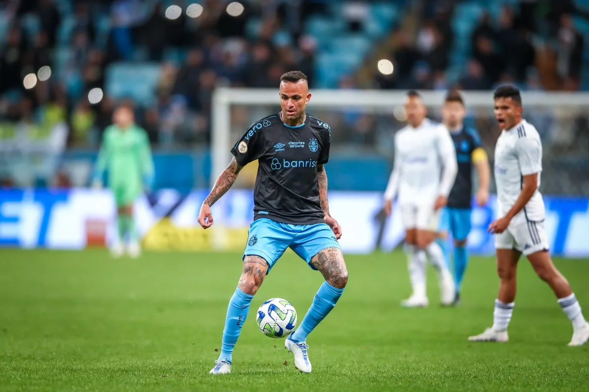 Luan pelo Grêmio contra o Cruzeiro