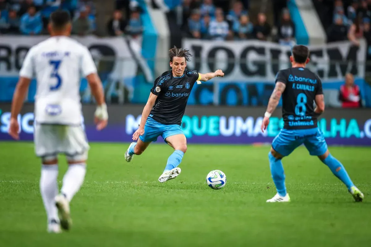 Com desejo definido para 2024, Geromel escolhe os seus três momentos favoritos pelo Grêmio Geromel pelo Grêmio