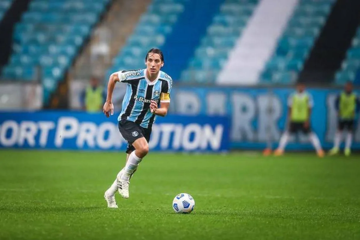 Geromel se empolga com as próximas duas estreias no Grêmio: "Eleva o nível de todos" Geromel pelo Grêmio