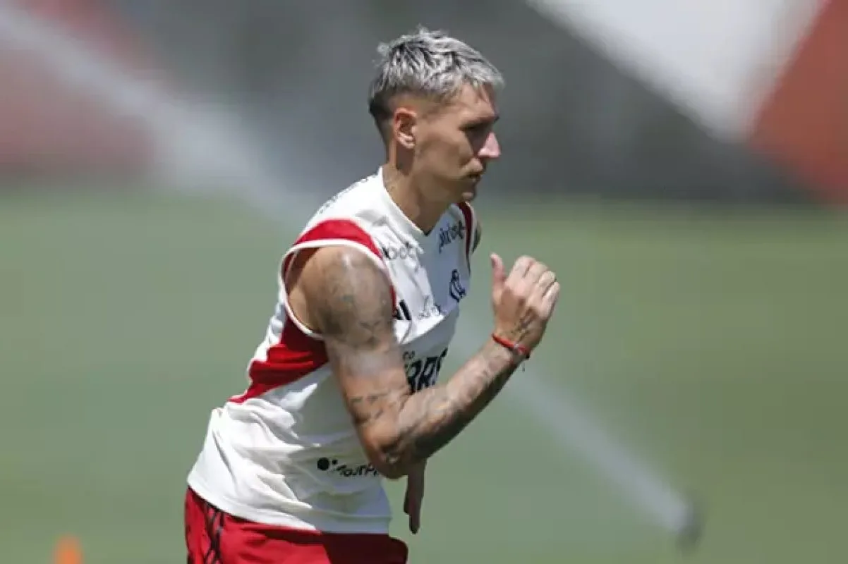 Varela, do Flamengo, pega o Grêmio