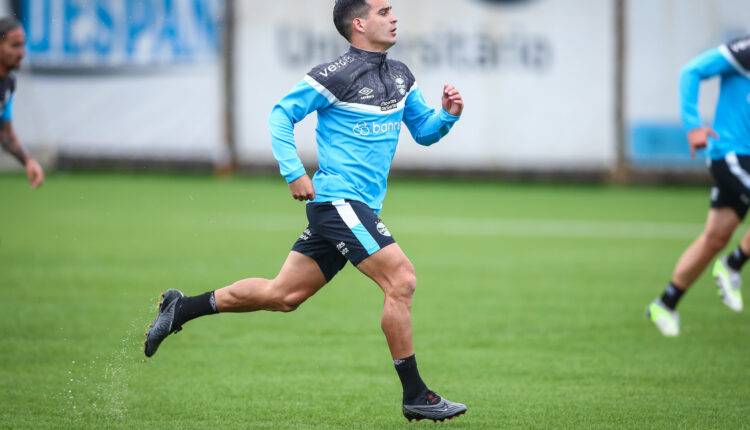 Cristaldo treinando pelo Grêmio