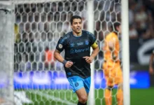 Suárez fez gol pelo Grêmio contra o Corinthians