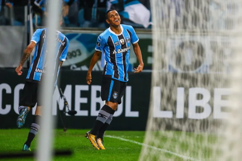 O campeão da Libertadores pelo Grêmio que ressurge na Série B com briga pela artilharia e acesso Pedro Rocha no Grêmio
