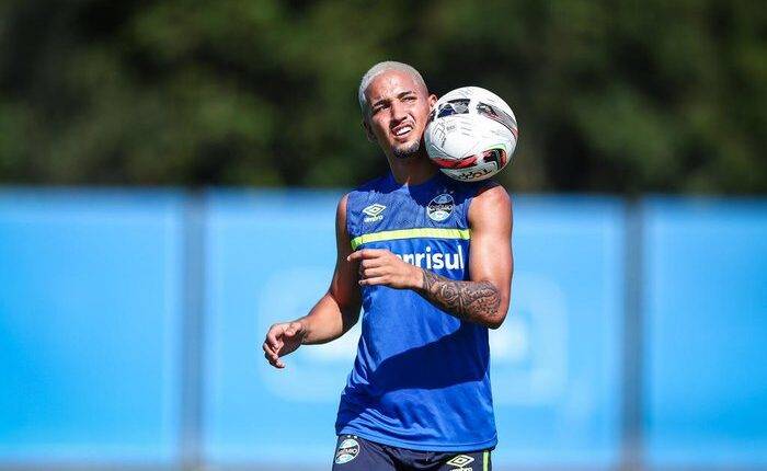 Jhonata Robert em breve poderá jogar com Renato no Grêmio