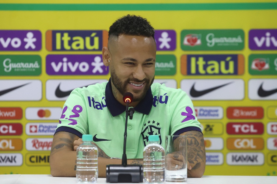 Neymar falou do amigo Suárez