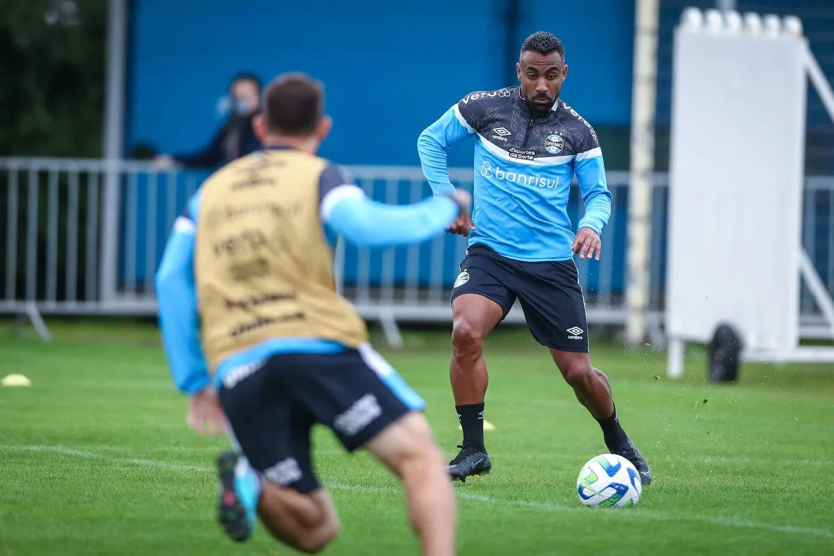 Everton Galdino foi usado por Renato no Grêmio