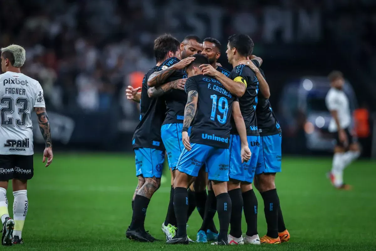 Com desfalques na defesa, veja provável Grêmio, horário, onde assistir e arbitragem contra o Palmeiras Grêmio