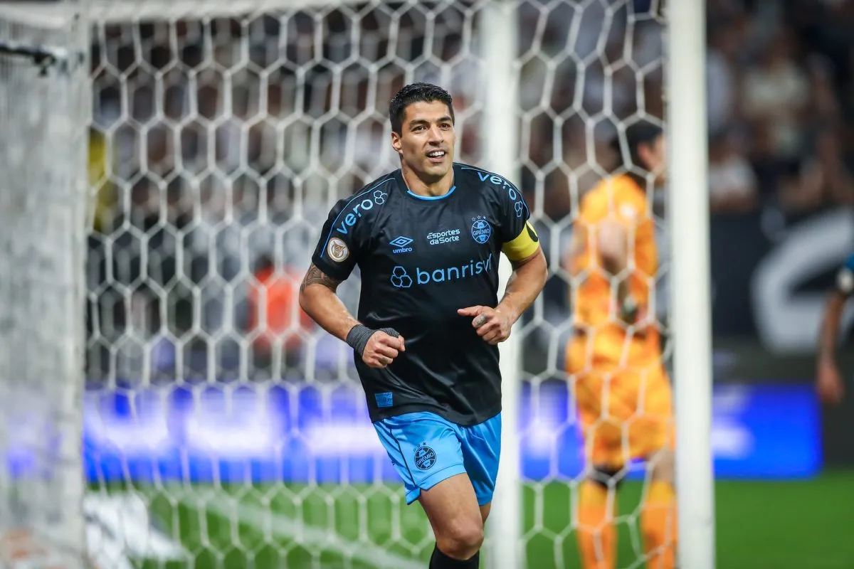 Suárez fez gol pelo Grêmio contra o Corinthians