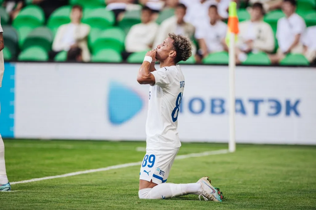 Ex-Grêmio, Bitello marca gol "sem querer" em clássico na Rússia e tira onda no Twitter Bitello ex-Grêmio