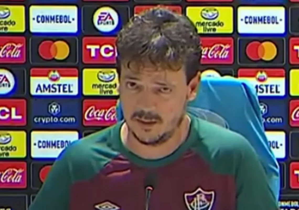 Fernando Diniz protesta contra a arbitragem em empate com o Inter: "Ponto negativo do jogo" Diniz pelo Fluminense