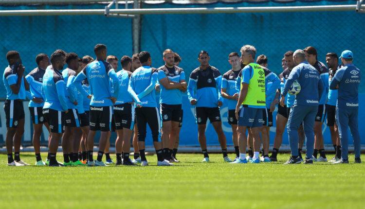 Grêmio treinou sob comando de Renato