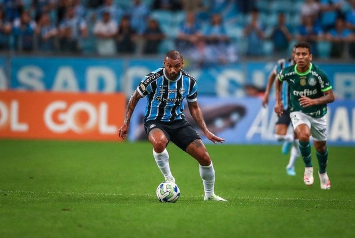 João Pedro Galvão reforça o Grêmio