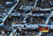 Torcedores gremistas durante partida entre Grêmio x Flamengo, válida pela 29ª rodada do Brasileirão série A 2023.